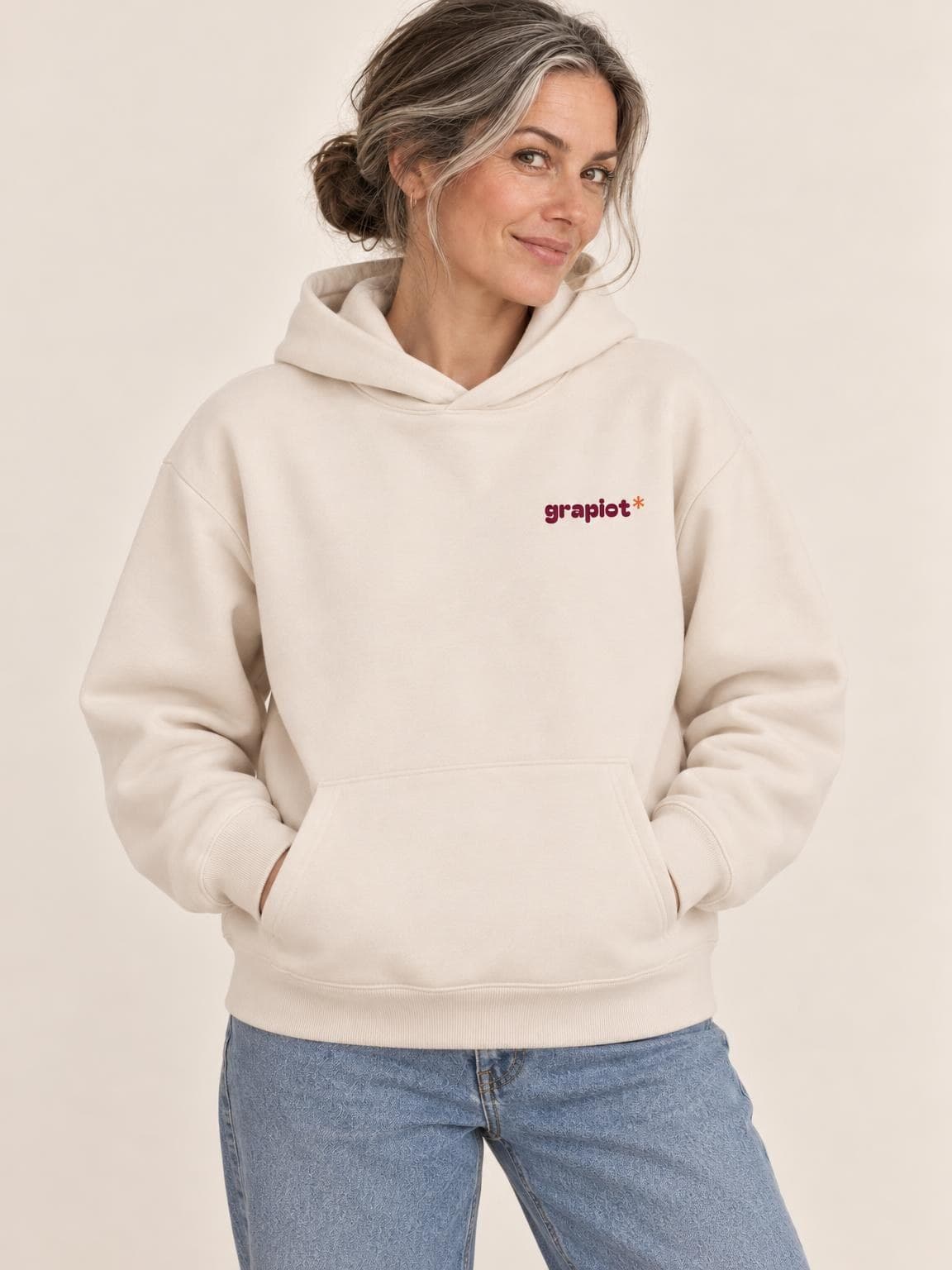 Hoodie vin Raisin d’Être vu de face, petit logo grapiot