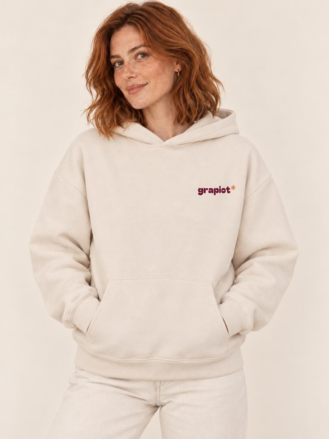 Hoodie vin À Carafer vu de face, petit logo grapiot