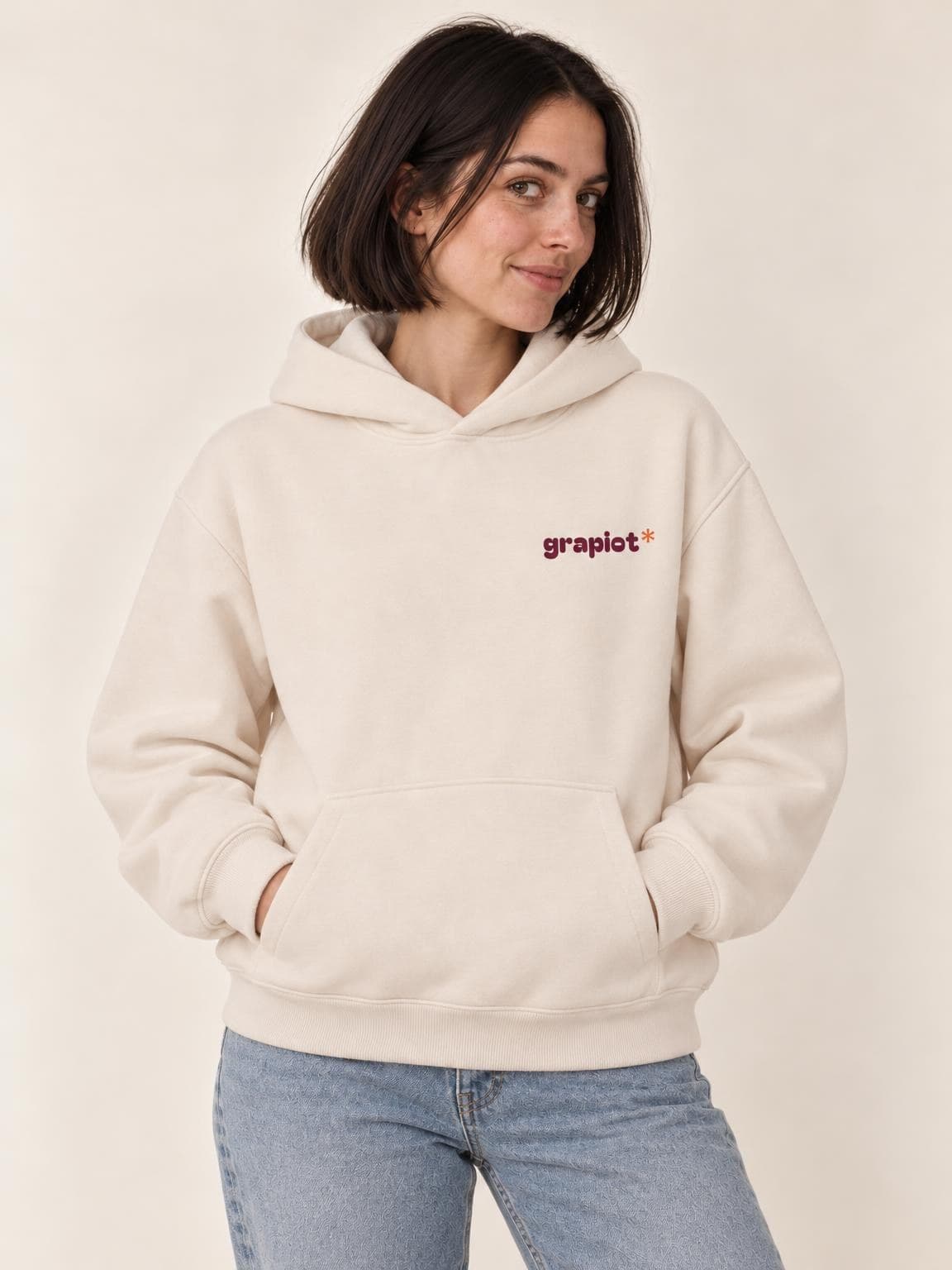 Hoodie vin À ta Santé vu de face, petit logo grapiot