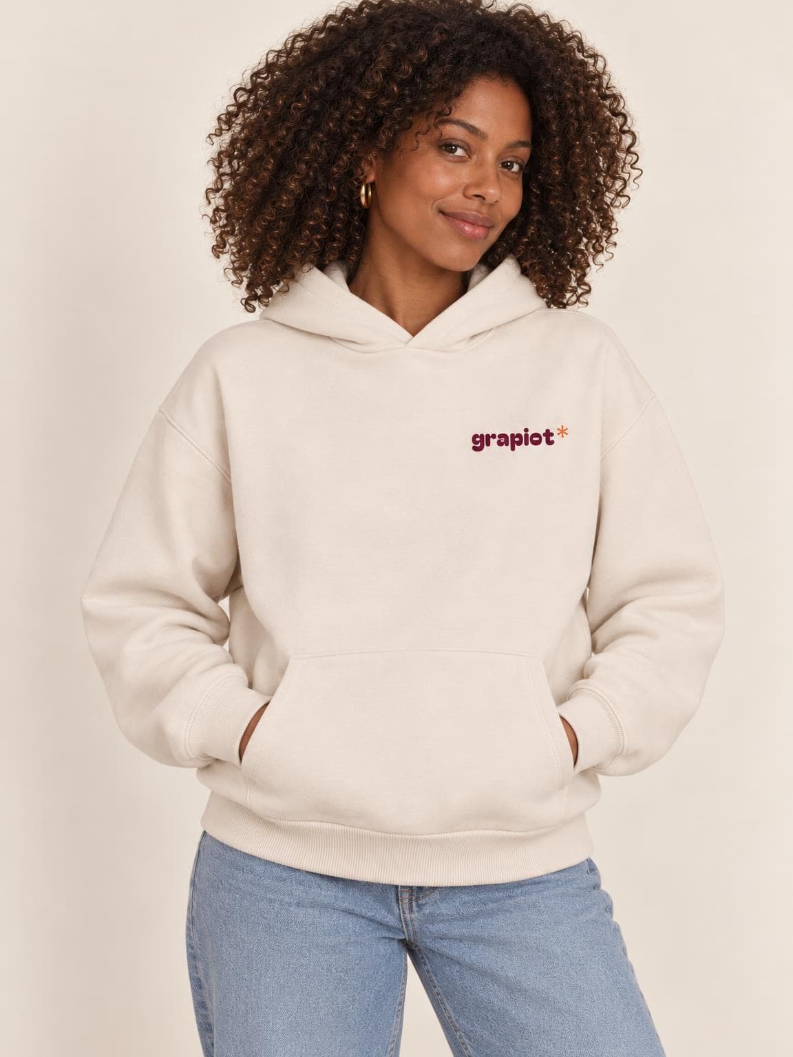 Hoodie vin Du Bon Côté vu de face, petit logo grapiot