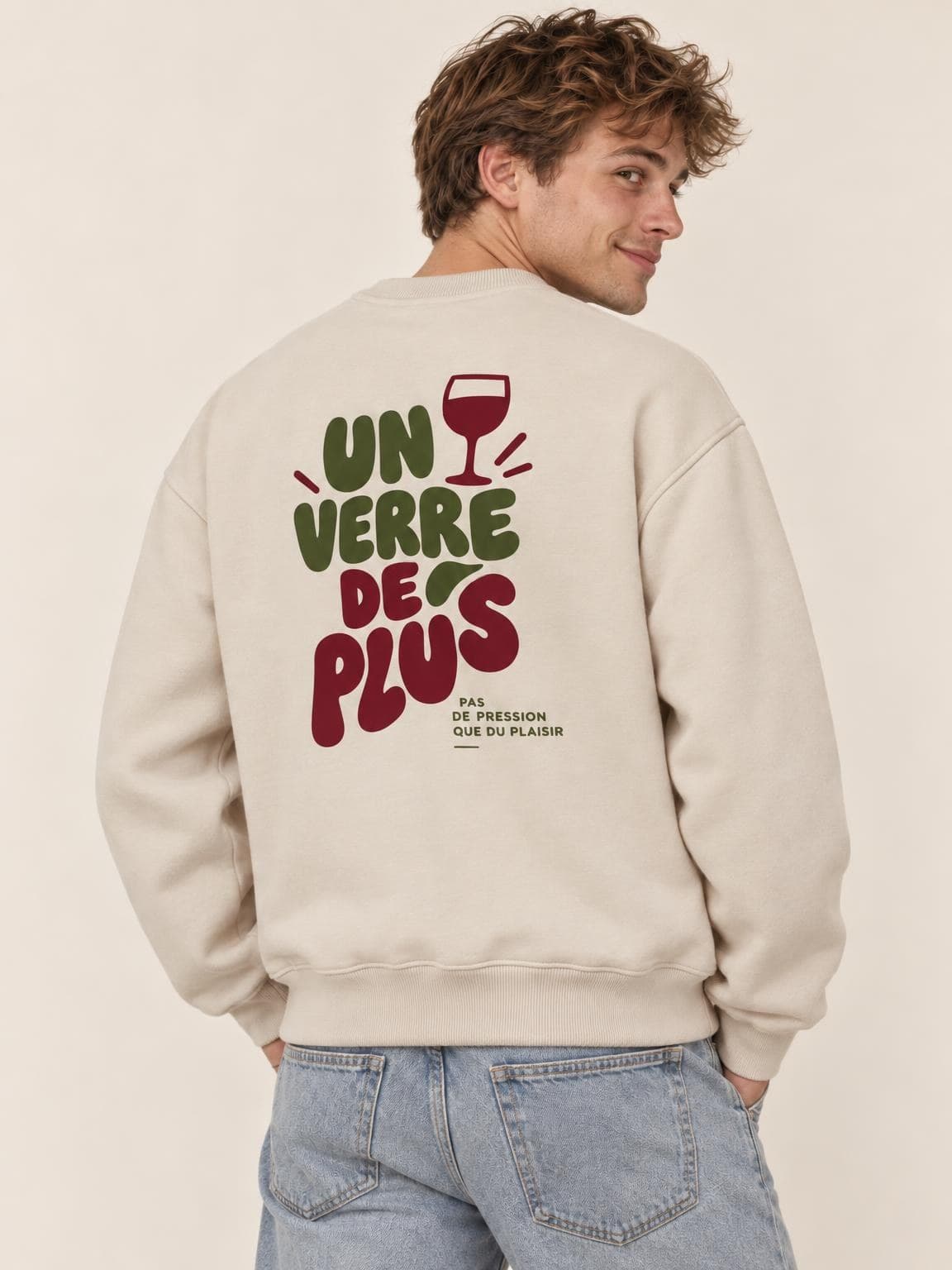 Sweat vin Un Verre de Plus porté de dos
